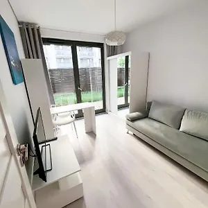 Bliska Wola, Apartament 3 Pokoje Z 40m2 Ogrodkiem , Warszawa Polska